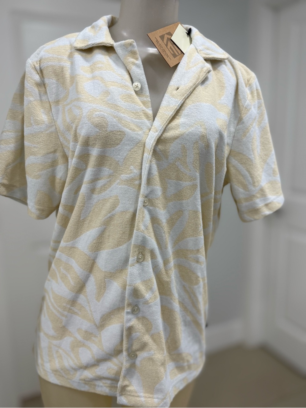 Universal Standard Short-Sleeve Button-Down in Cream and White Abstract